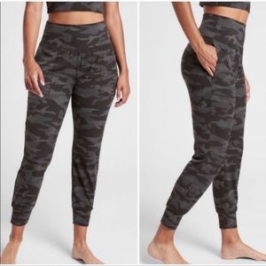Athleta Grey And Black Salutation Jogger Camo